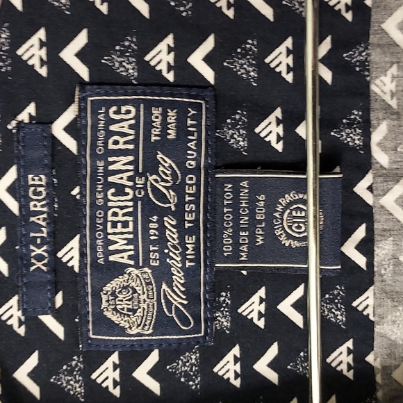 Man's collared Shirt - Picture 2 of 5